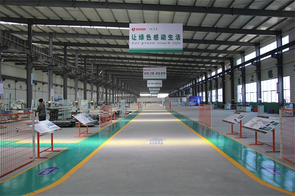 鋁合金門窗生產車間圖片派克機器