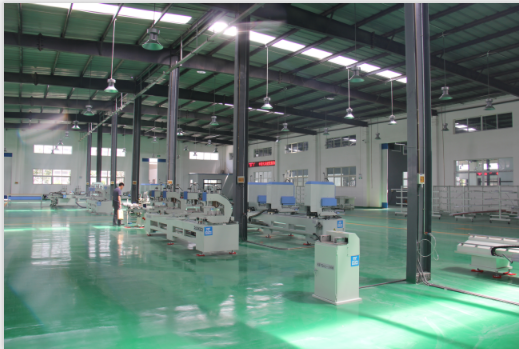 標(biāo)準(zhǔn)門窗生產(chǎn)車間-派克機器