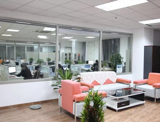 鋁門窗設(shè)備