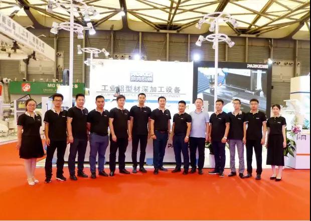 門窗加工設(shè)備