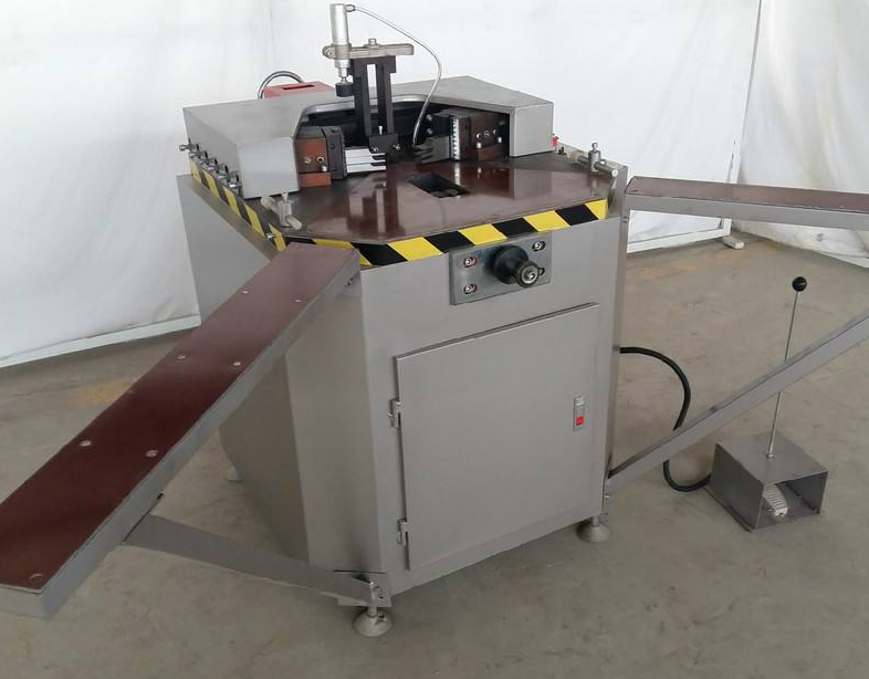 安裝鋁合金門窗設(shè)備下面四點(diǎn)要知道